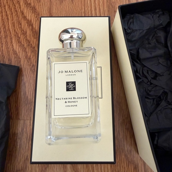 Jo Malone London Nectarine Blossom & Honey Cologne - Picture 2 of 6